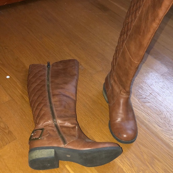 Shoes - Tall tan boots